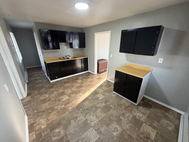 Building Photo - 619 McKinley Ave