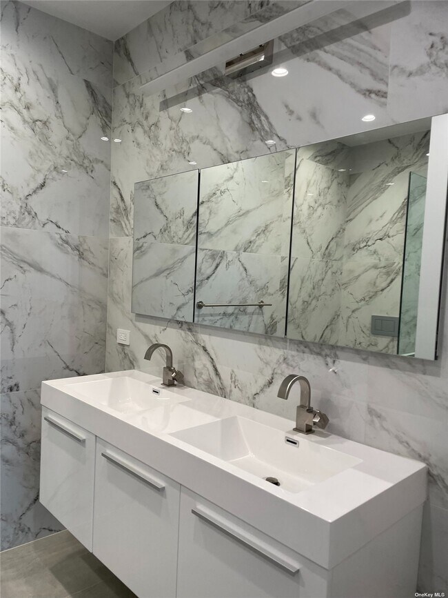 Foto del edificio - 19-14 21st Rd