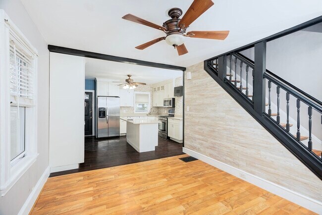 Foto del edificio - 86 Glover Ave
