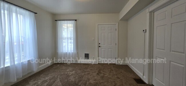 Building Photo - 61 E Goepp St
