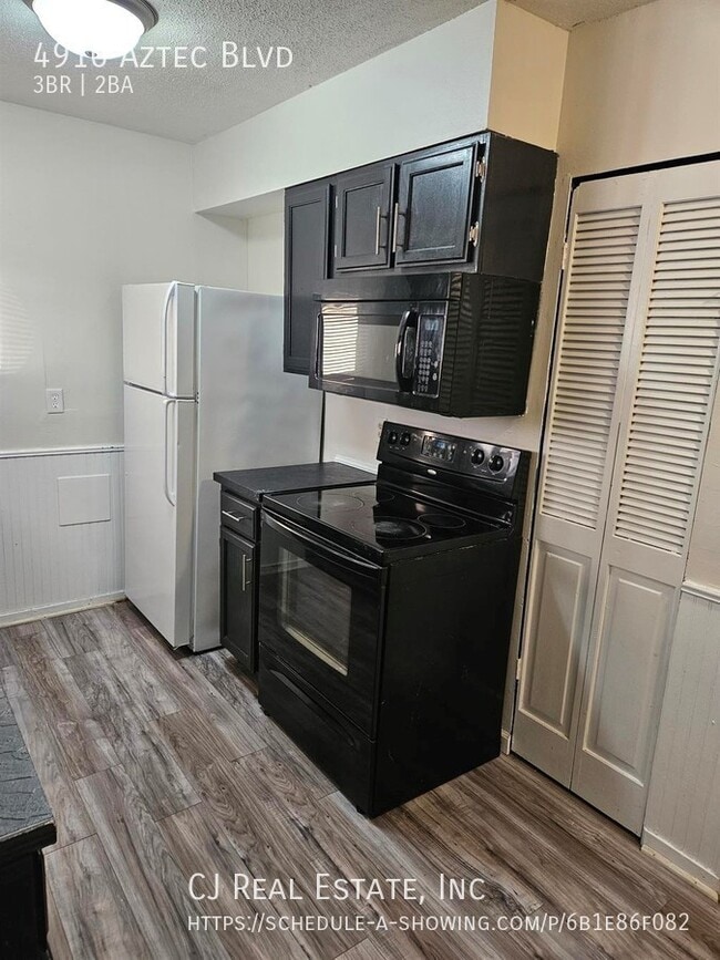 Foto del edificio - 4910 Aztec Blvd
