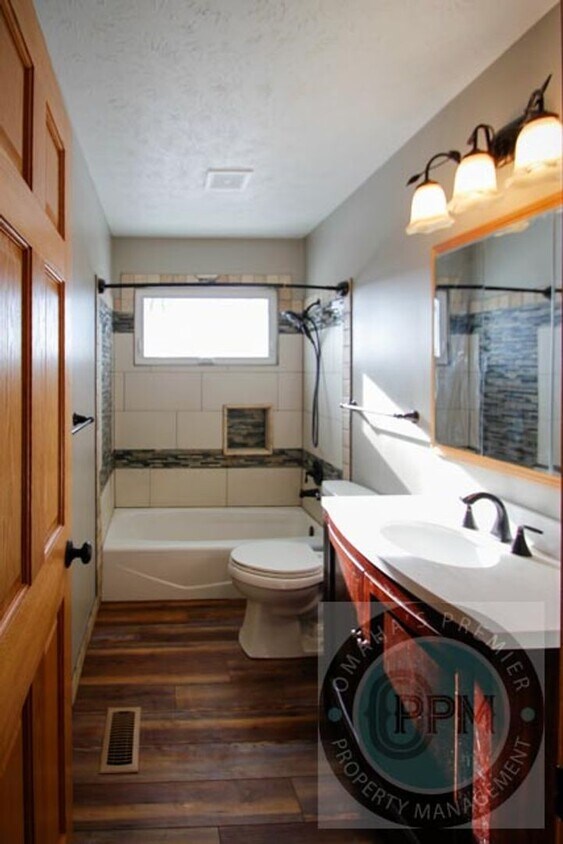 Spacious 3Bed/ 1Bath Home|$500 off the Deposit - Spacious 3Bed/ 1Bath Home