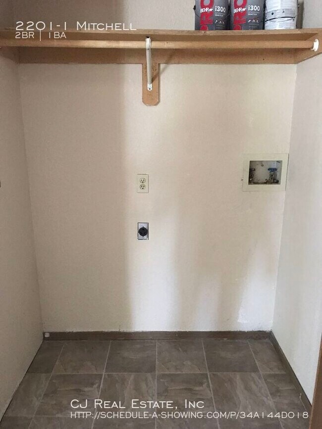 Building Photo - 2201 SW Mitchell St