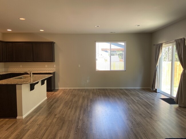 Building Photo - 1204 Marian Dr