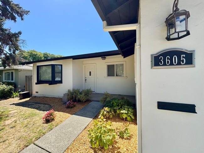 Building Photo - Classic Napa Bel Aire Home 4 Bedrooms, 2 B...