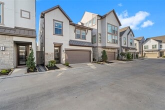 Building Photo - 817 Kamano Ave