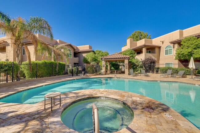 Foto del edificio - 9450 E Becker Ln