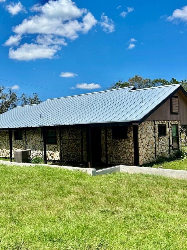 Building Photo - 210 Lange Ravine