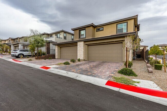Foto del edificio - 3 Bed Nicely Upgraded Summerlin TownHome