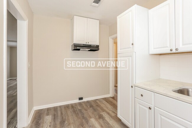 Foto del edificio - 445 W 65th ST