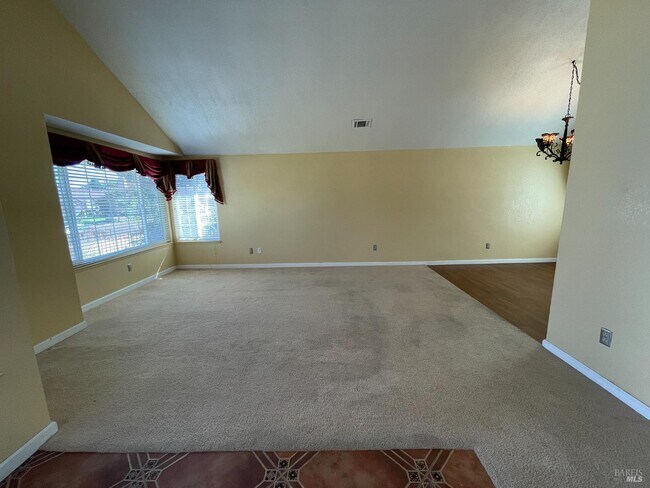Foto del edificio - 304 Kingsly Ln