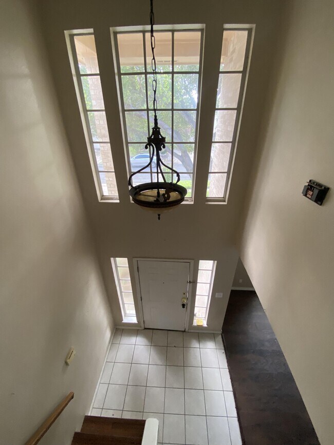 Building Photo - 7641 Timber Crest Dr