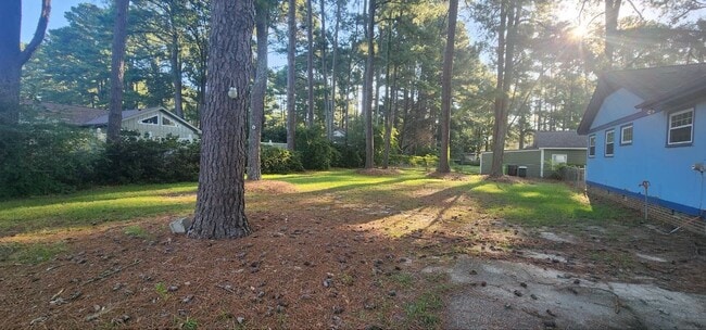 Foto del edificio - 237 Forest Ln
