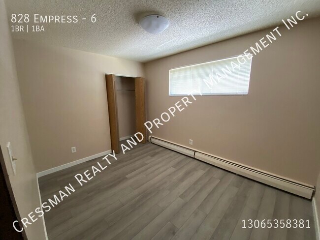 Building Photo - 1 bed, 1 bath APARTMENT located in Rosemont, Regina, SK.