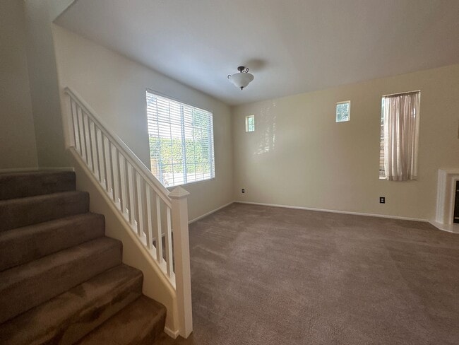 Building Photo - MAMA8