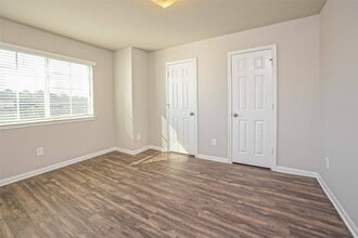 Building Photo - 9718 Floria Ct