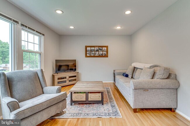Foto del edificio - 8307 Carrleigh Pkwy