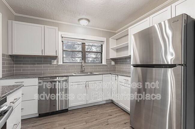 Building Photo - 2320 W 76th St