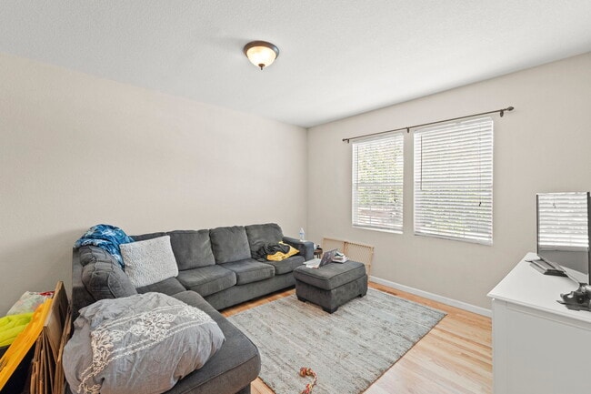 Building Photo - 5521 Cross Creek Dr