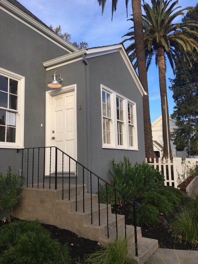 Private Entrance Unit B - 249 Kentucky St