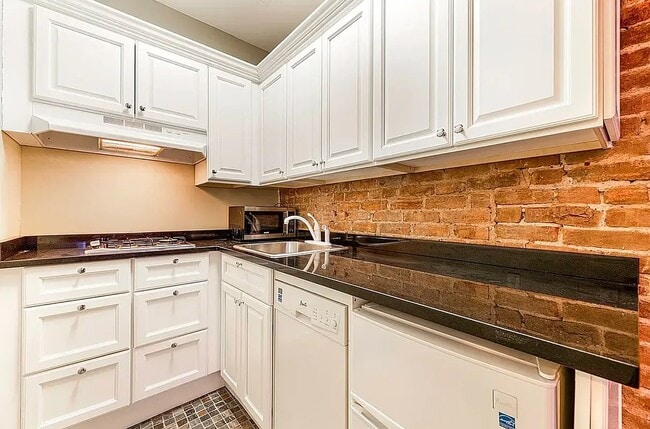 Building Photo - 106 E 30th St