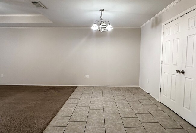 Building Photo - Galloping Way Triplex