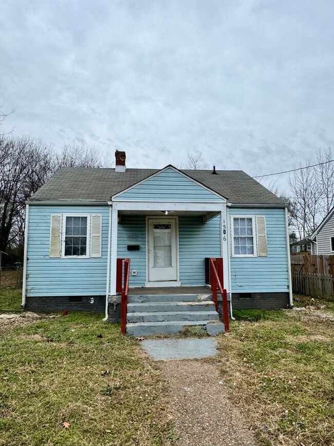 3 bed house in Church Hill! Enjoy great location, hardwoods, central Ac, and laundry! - 3 bed house in Church Hill! Enjoy great location, hardwoods, central Ac, and laundry!