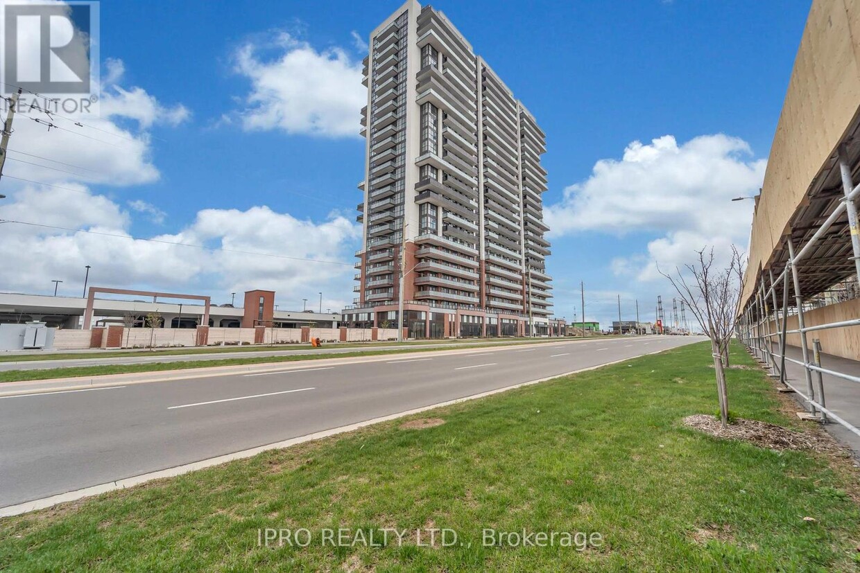 Photo principale - 2550-2550 Simcoe St N