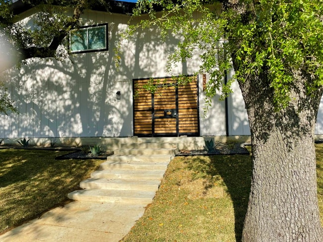 Building Photo - Hoskins 90 at Bishop Ridge