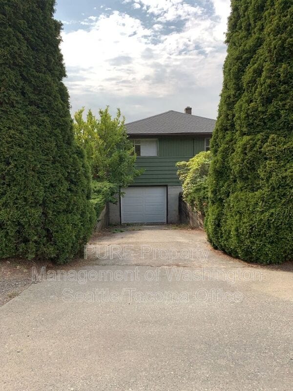 Building Photo - 6736 38th Ave SW