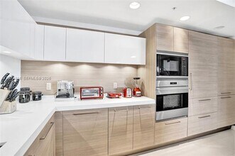 Building Photo - 17301 Biscayne Blvd