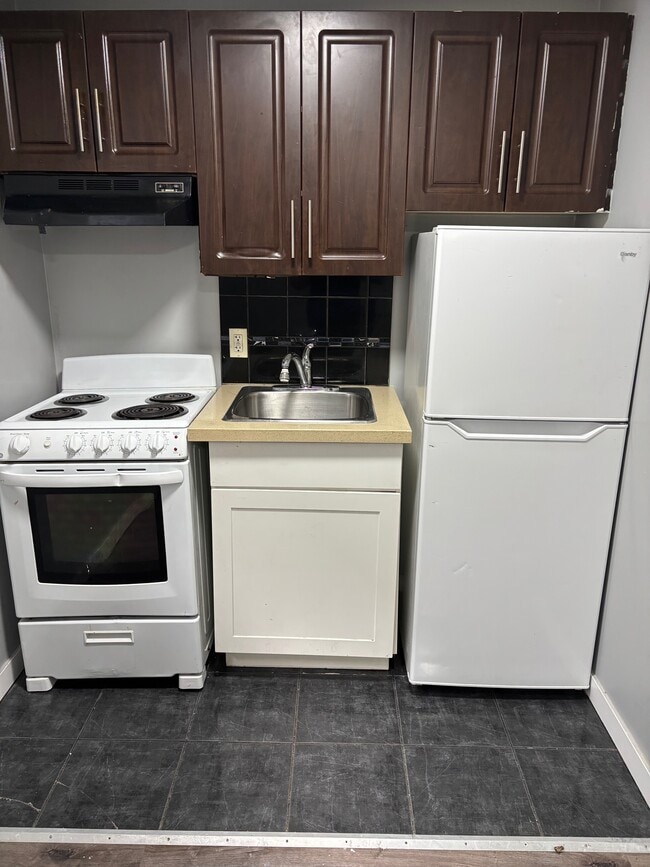 Building Photo - 250 Furby St