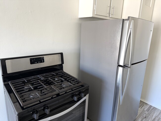 Kitchen appliances - 4445 Murietta Ave