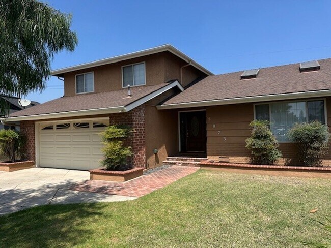 Building Photo - 4 Bedroom 2 Bath 2 Story Home,