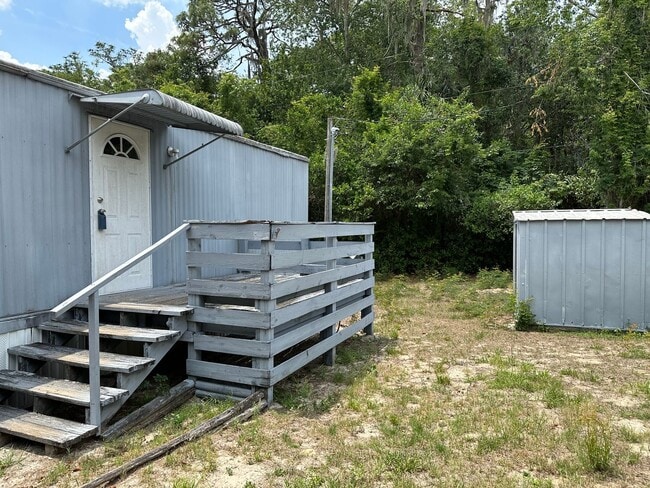 Building Photo - Well Maintained 2/2 home with fence enclosed