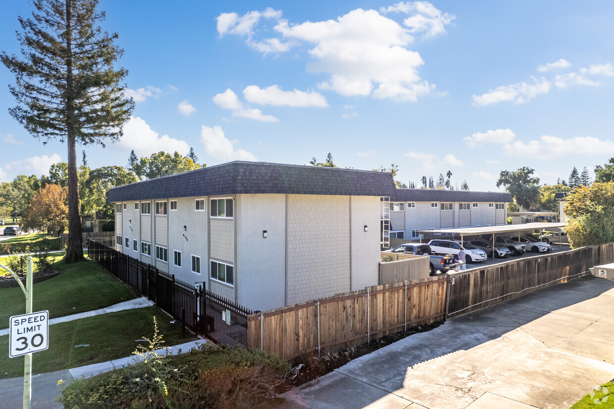 Primary Photo - Parkside Townhomes Apartments