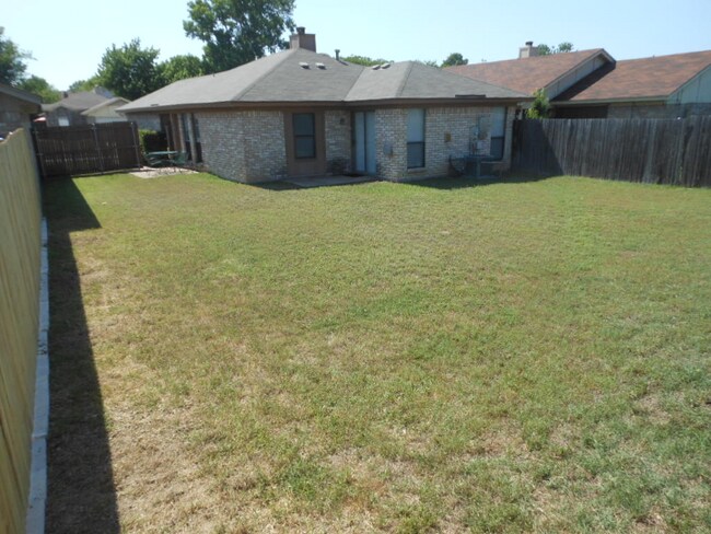 Building Photo - 213 Lone Pine Ct