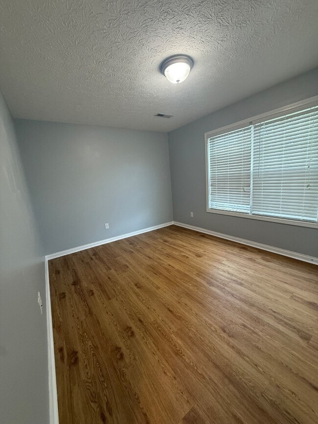 Building Photo - 1057 Blue Bell Way