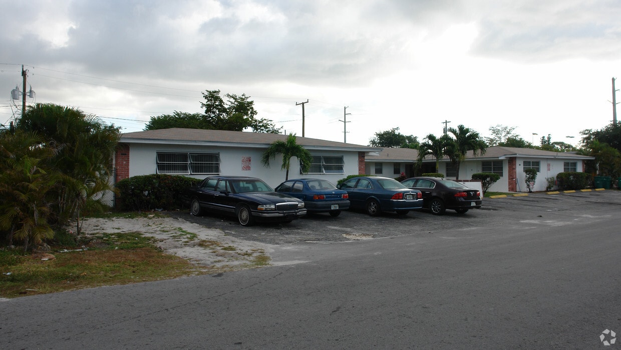 Building Photo - Danna Apartments