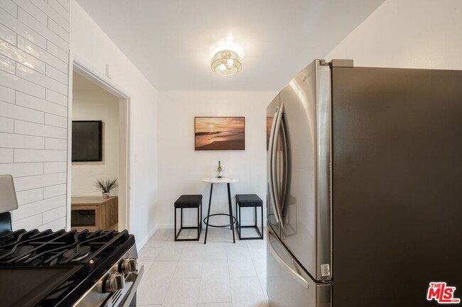 Foto del edificio - 823 Highland Ave