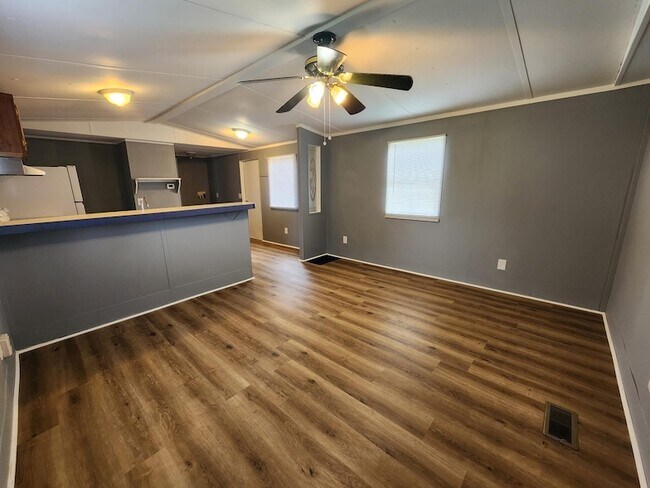 Building Photo - 2533 Murfreesboro Hwy