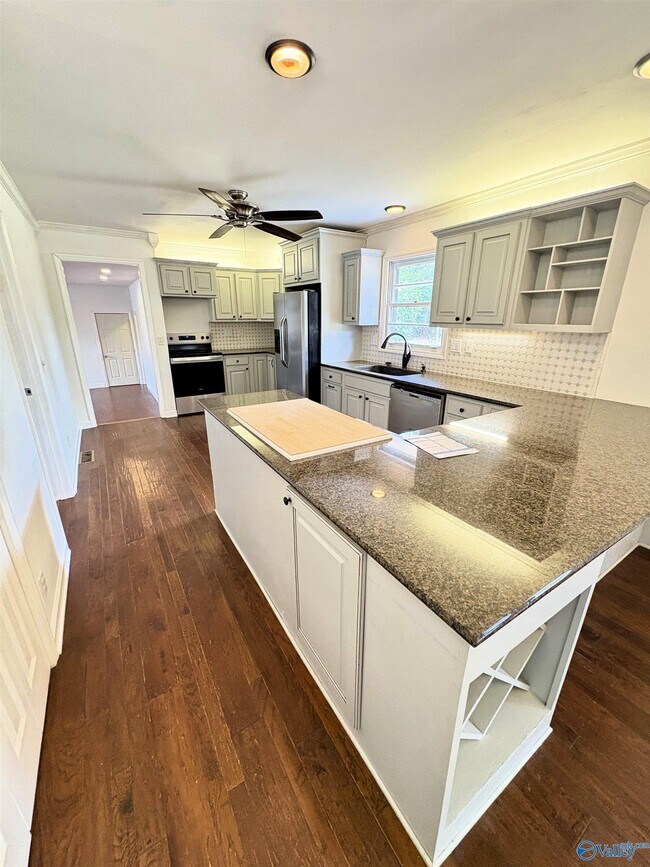 Foto del edificio - 2117 Mythewood Dr SW