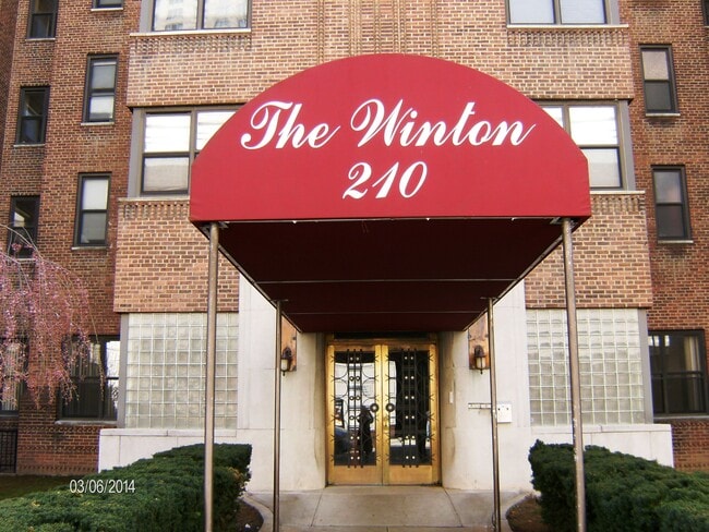 Building Photo - 210 Martine Ave