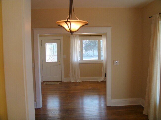 Foto del edificio - 656 Bluff City Blvd