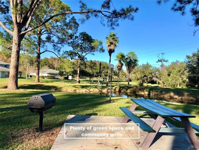 Foto del edificio - 4448 Pinebark Ave