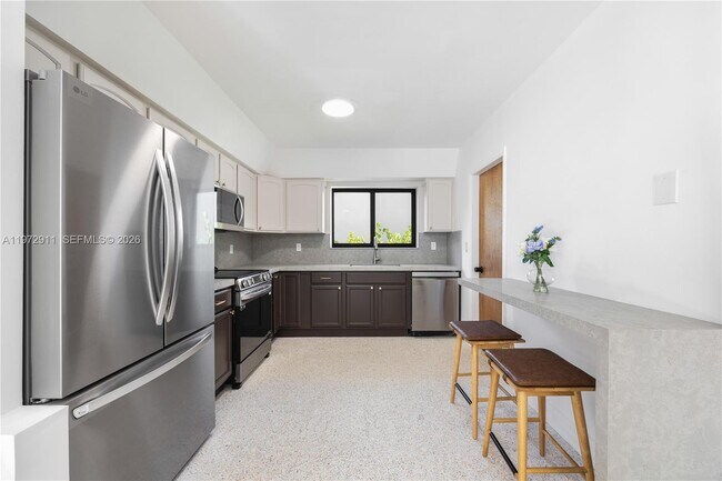 Foto del edificio - 1860 SW 13th St