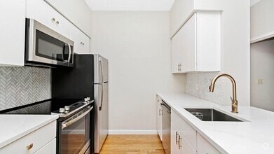 Building Photo - 106 13th St