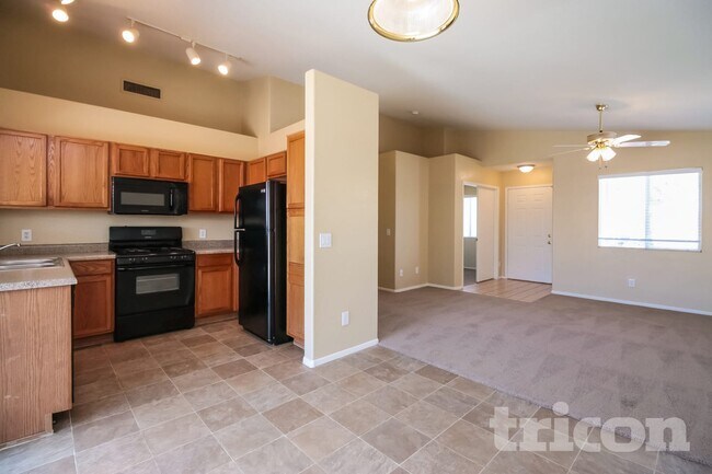 Foto del edificio - 16169 W Buchanan St