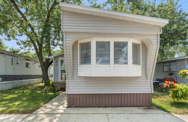 Building Photo - 852 Tarpon St SW