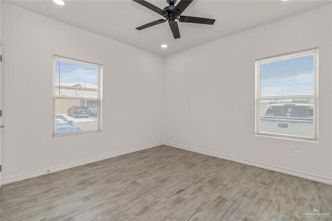 Foto del edificio - 900 E Redbud Ave